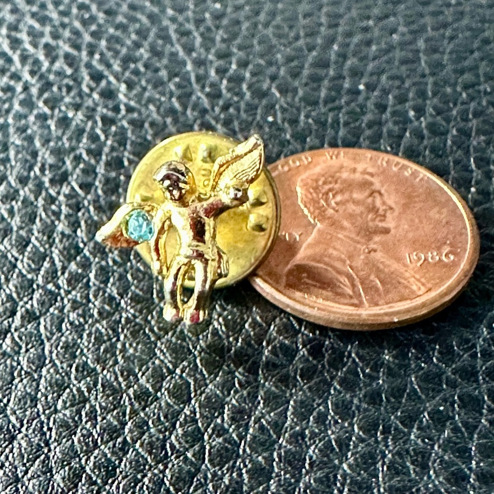Brooch pin ANGEL GOLD TONE WITH BLUE STONE TACK PIN